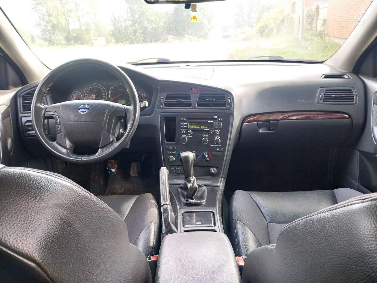 Volvo V70 2004 — вигляд ззаду