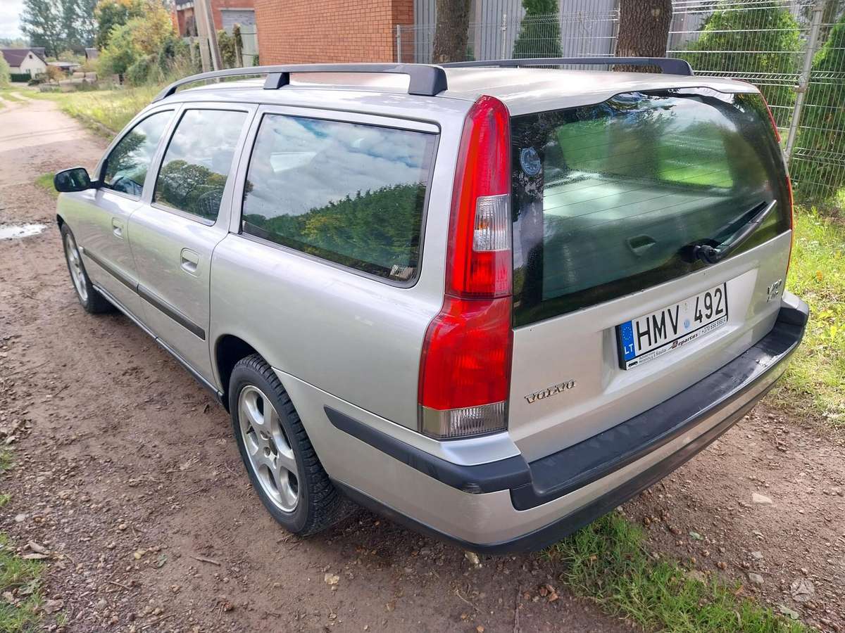 Volvo V70 2004 — салон
