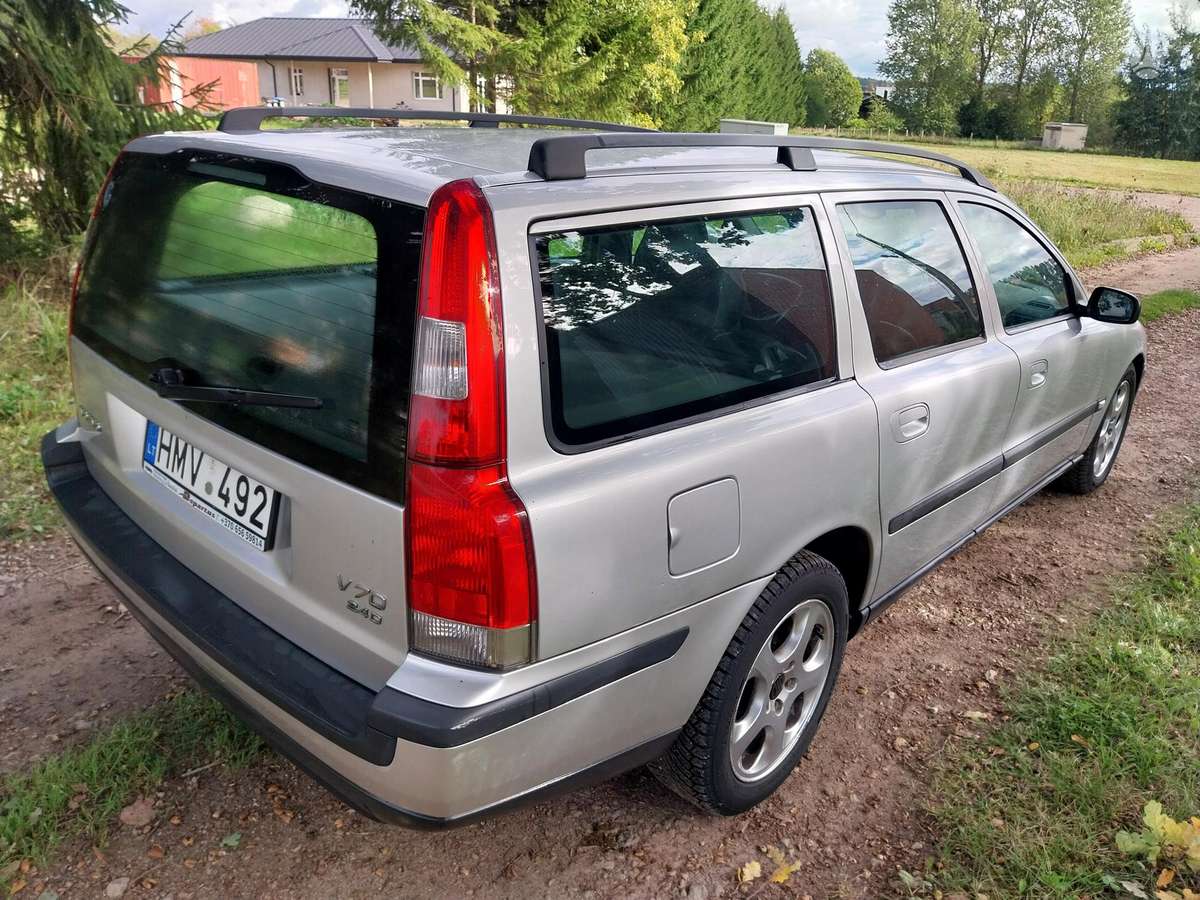 Volvo V70 2004 — двигун 2400 cm³, 131 HP (96kW)