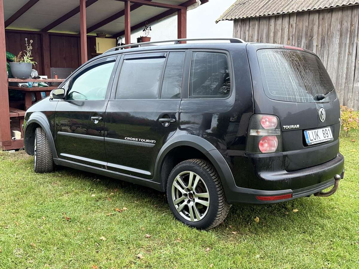 Volkswagen Touran 2007 — engine 1896 cm³, 105 HP (77kW)