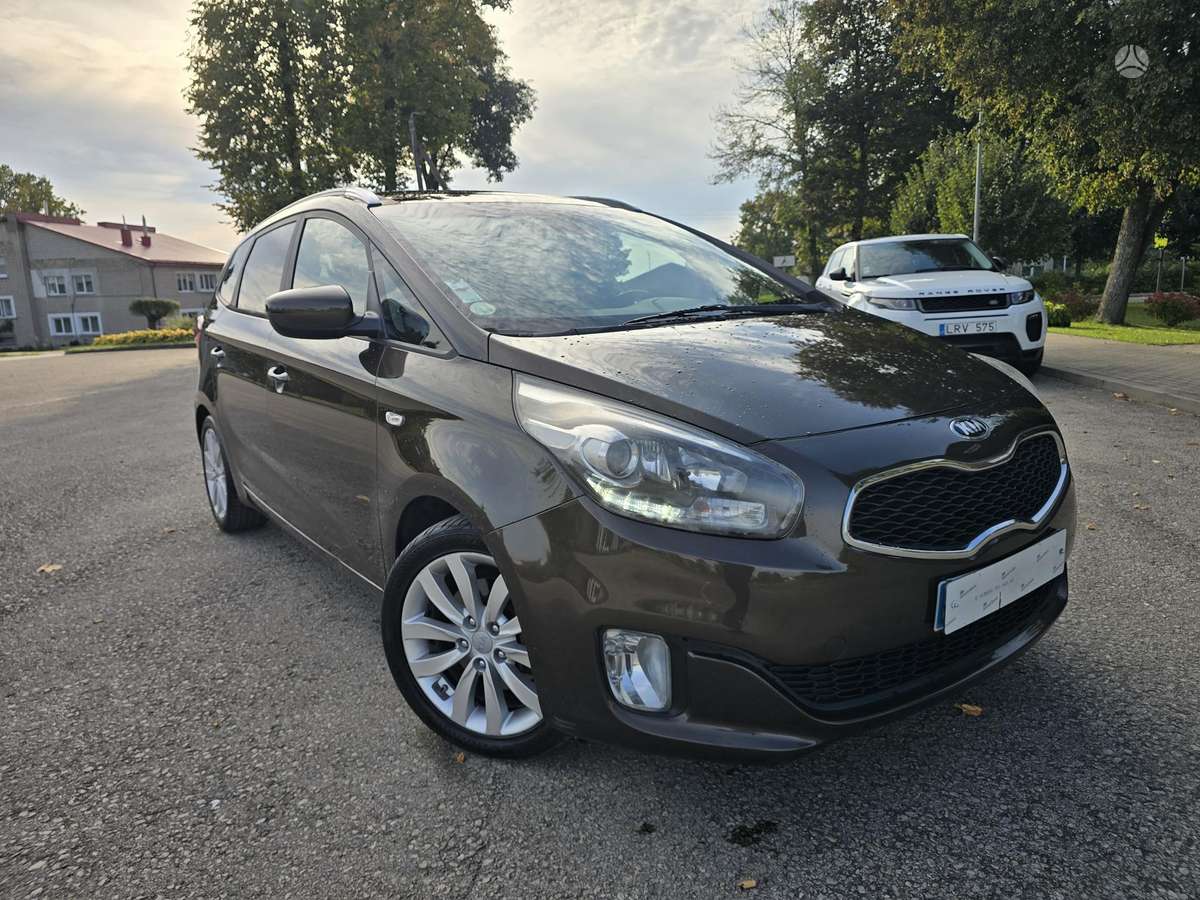 Kia Carens 2014 — вигляд ззаду