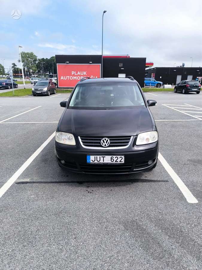 Volkswagen Touran 2004 — interior
