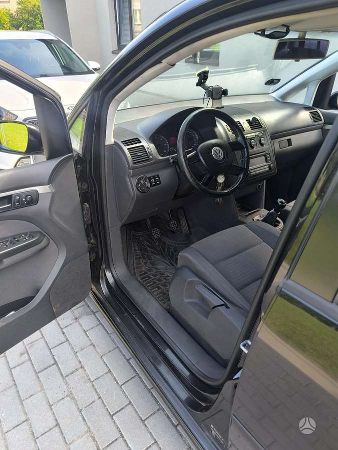 Volkswagen Touran 2004 — photo 9
