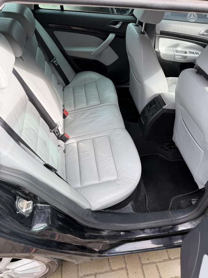 Skoda Octavia 2009 — interior
