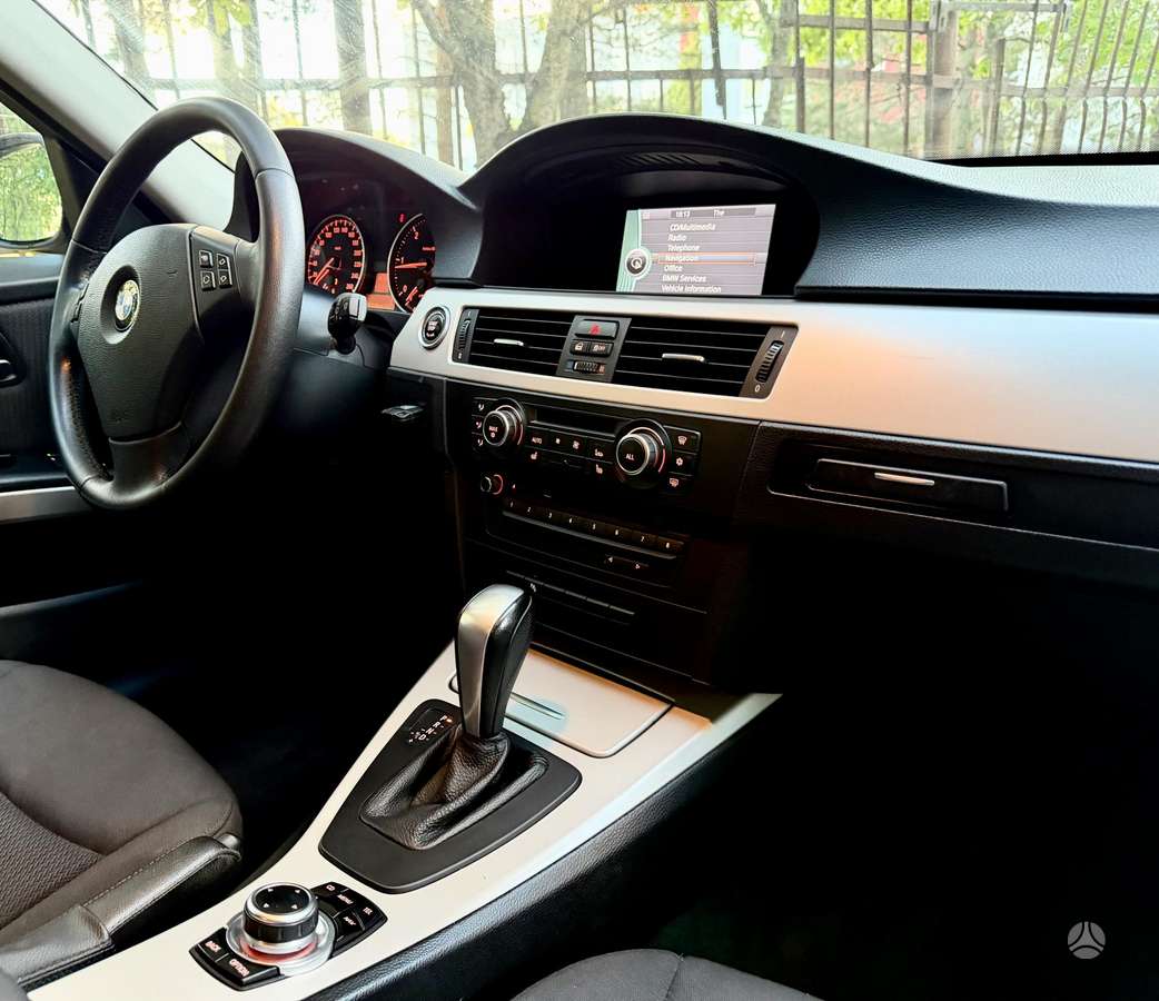 BMW 320 2012 — photo 10