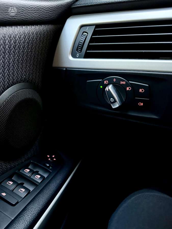 BMW 320 2012 — photo 12