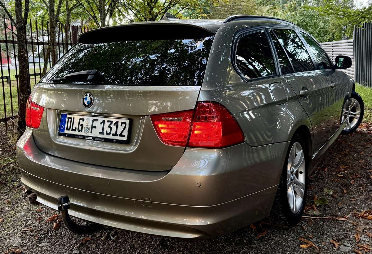 BMW 320 2012 — interior