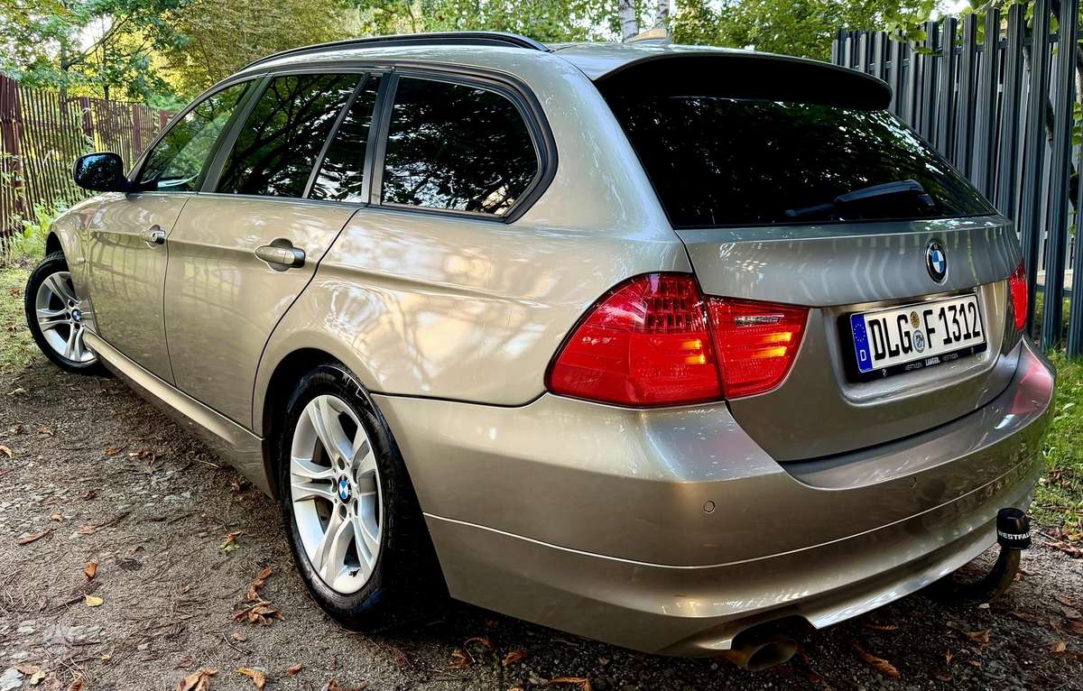BMW 320 2012 — engine 143 HP (105kW)