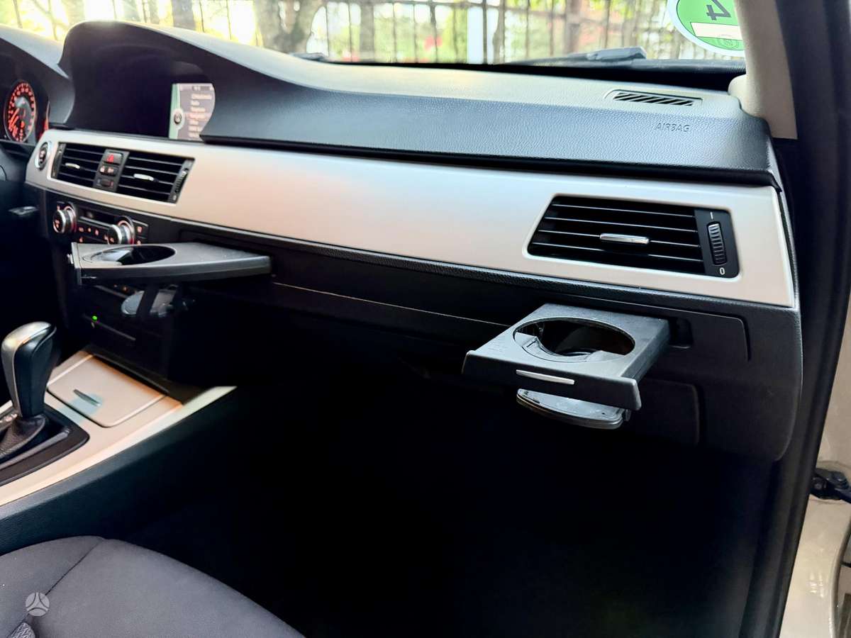 BMW 320 2012 — photo 9