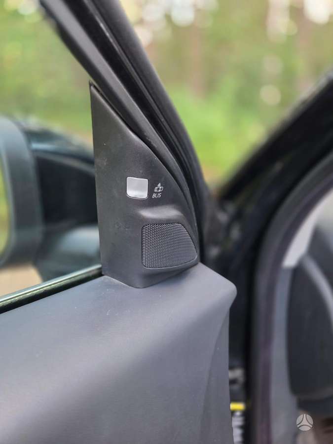 Volvo XC70 2009 — photo 13