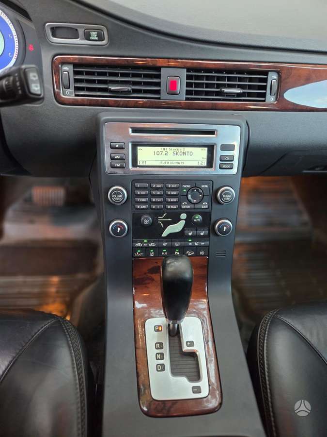 Volvo XC70 2009 — photo 16
