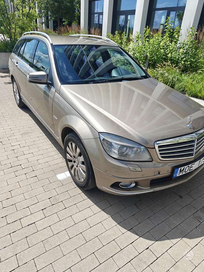 Mercedes-Benz C200 2009 — салон