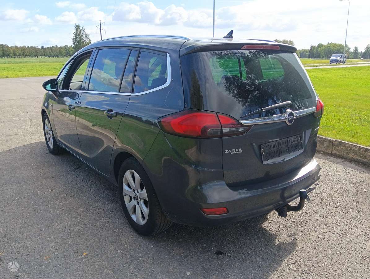 Opel Zafira 2014 — photo 11