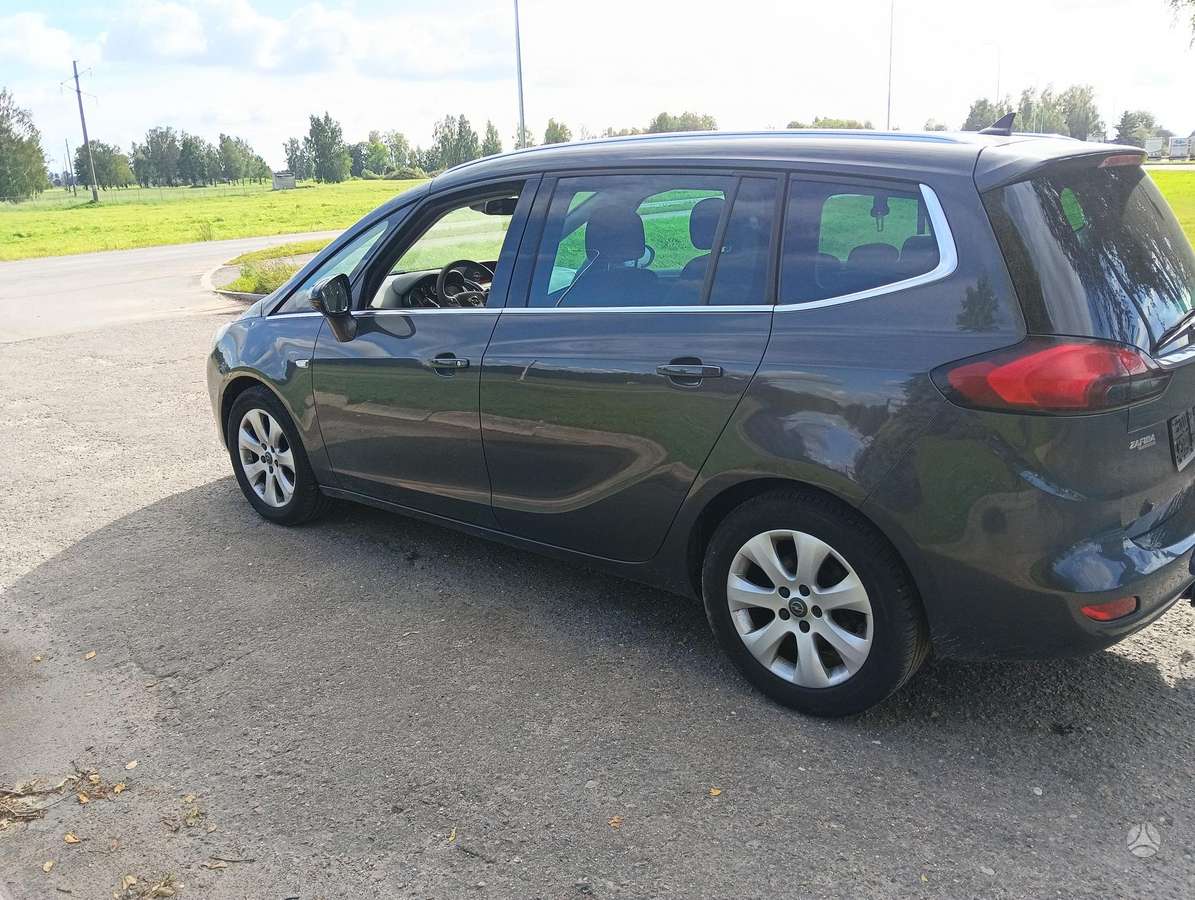 Opel Zafira 2014 — photo 12