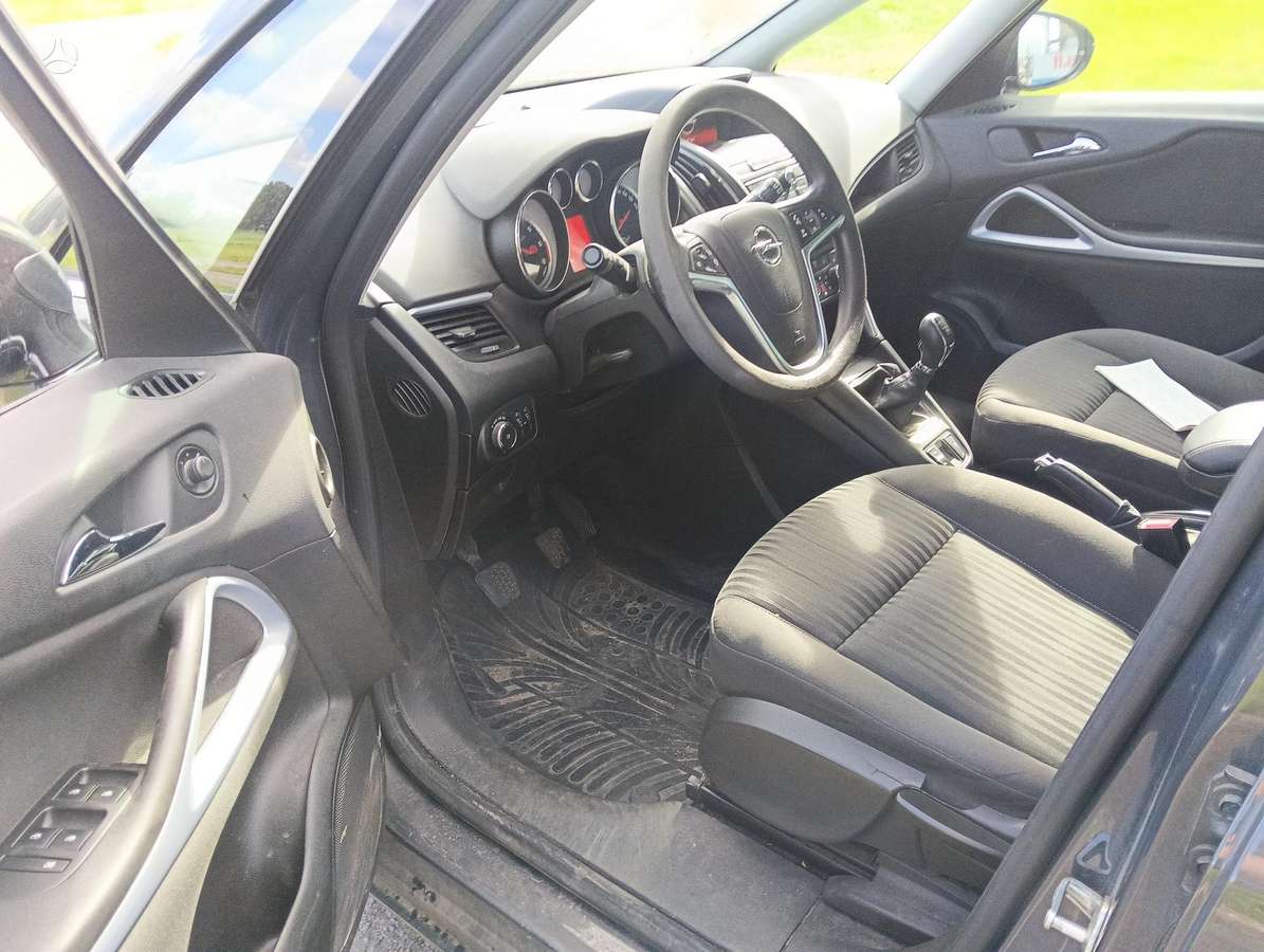 Opel Zafira 2014 — photo 13