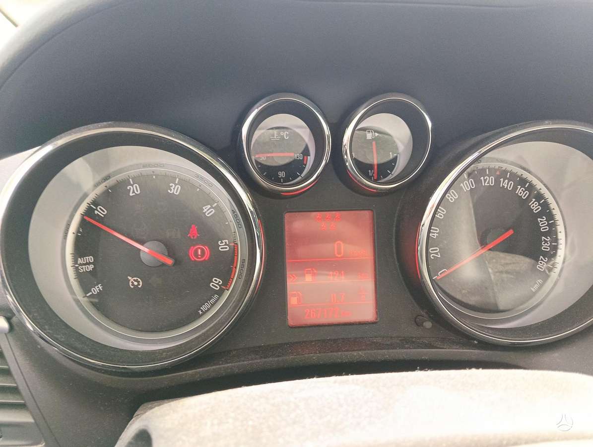 Opel Zafira 2014 — photo 14