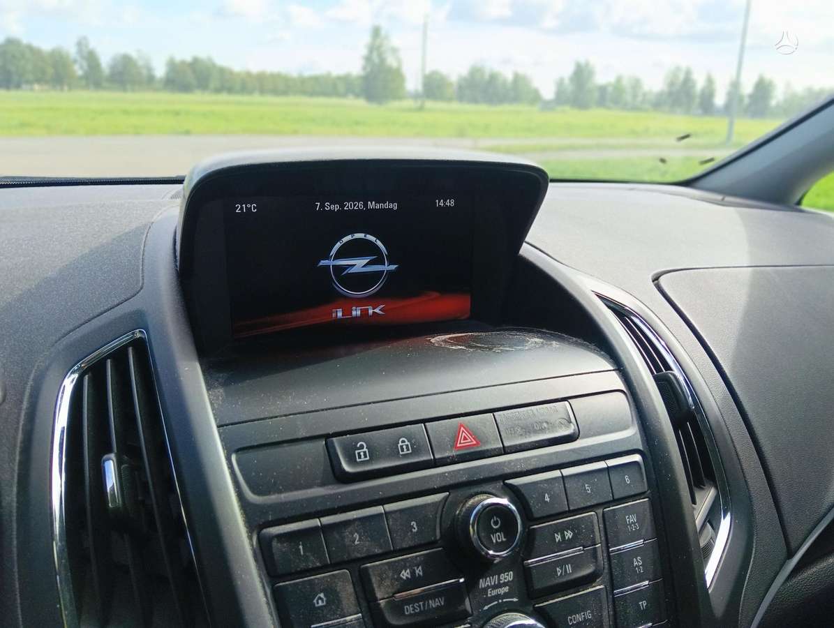 Opel Zafira 2014 — photo 16