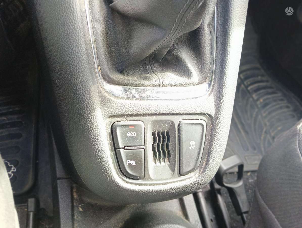 Opel Zafira 2014 — photo 18