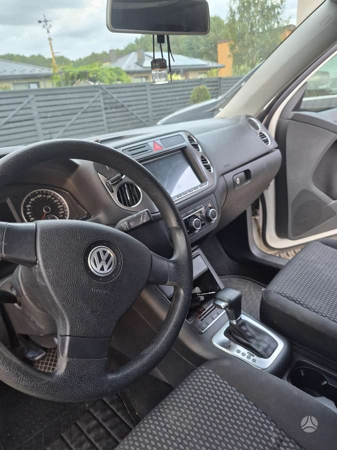Volkswagen Tiguan 2010 — photo 10