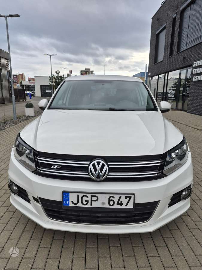 Volkswagen Tiguan 2010 — interior