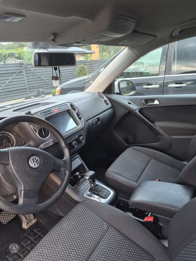 Volkswagen Tiguan 2010 — photo 9