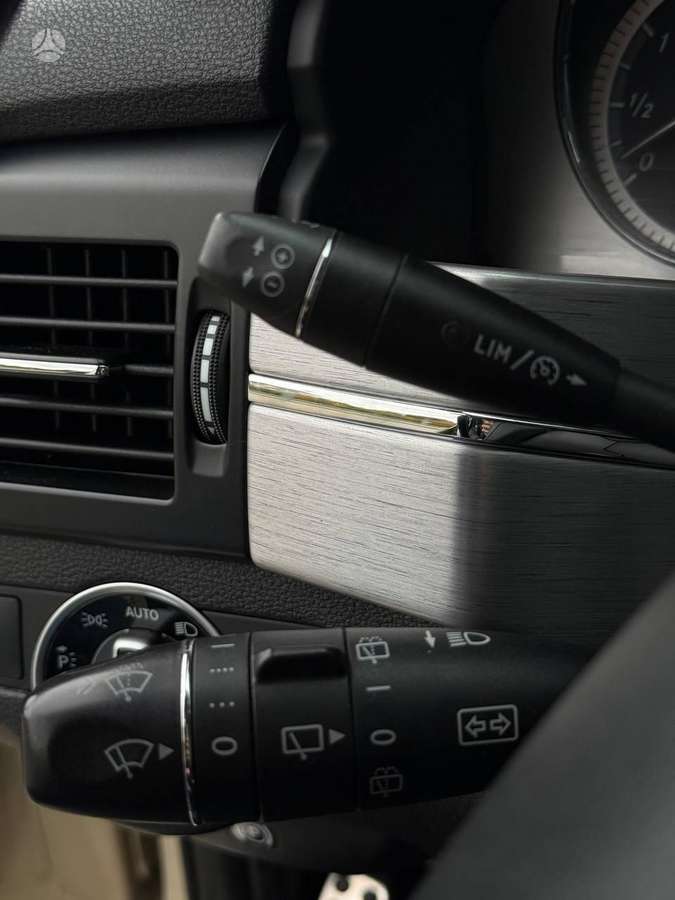 Mercedes-Benz GLK220 2011 — photo 14