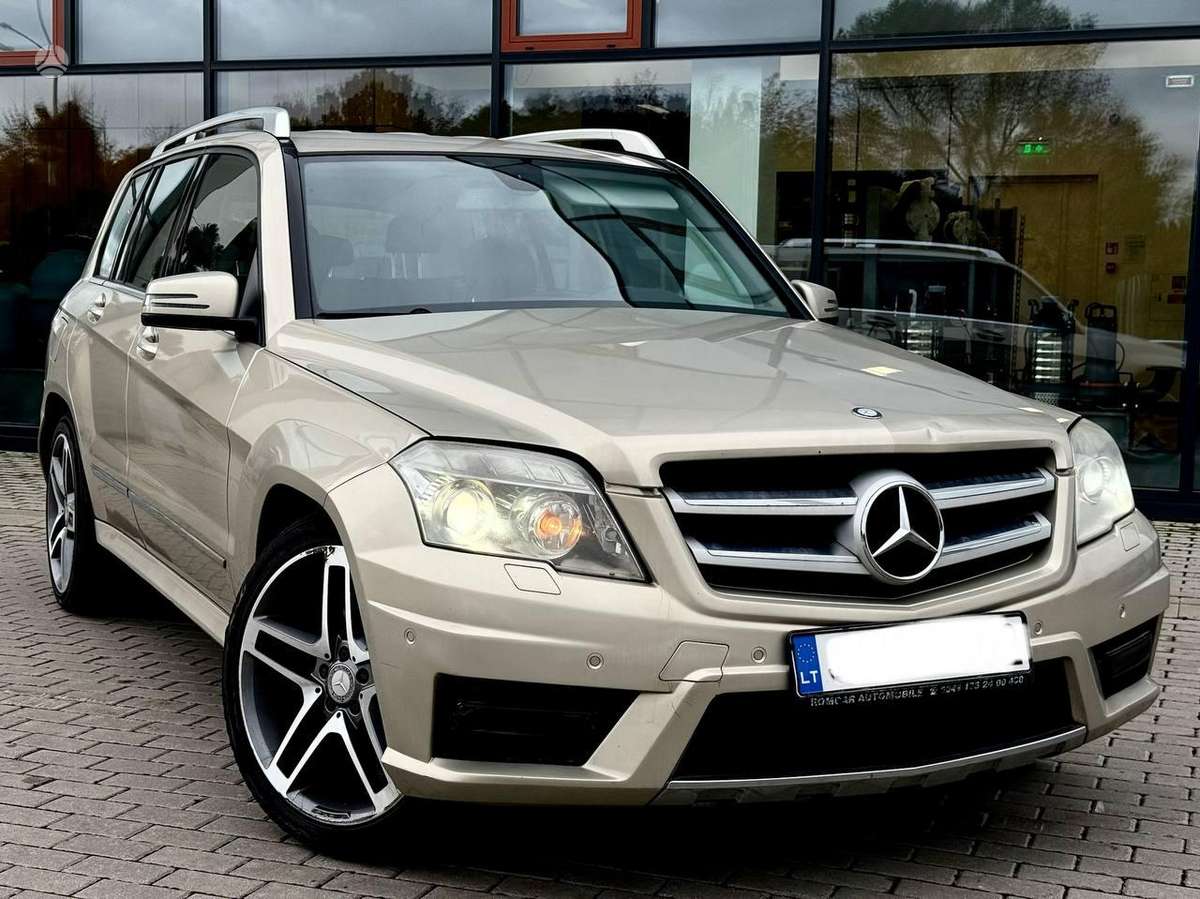 Mercedes-Benz GLK220 2011 — rear view