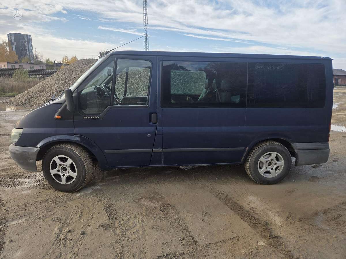 Ford Transit 2005 — rear view