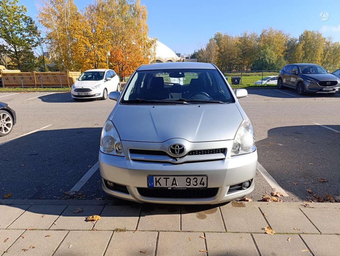 Toyota Corolla 2006 — вигляд ззаду