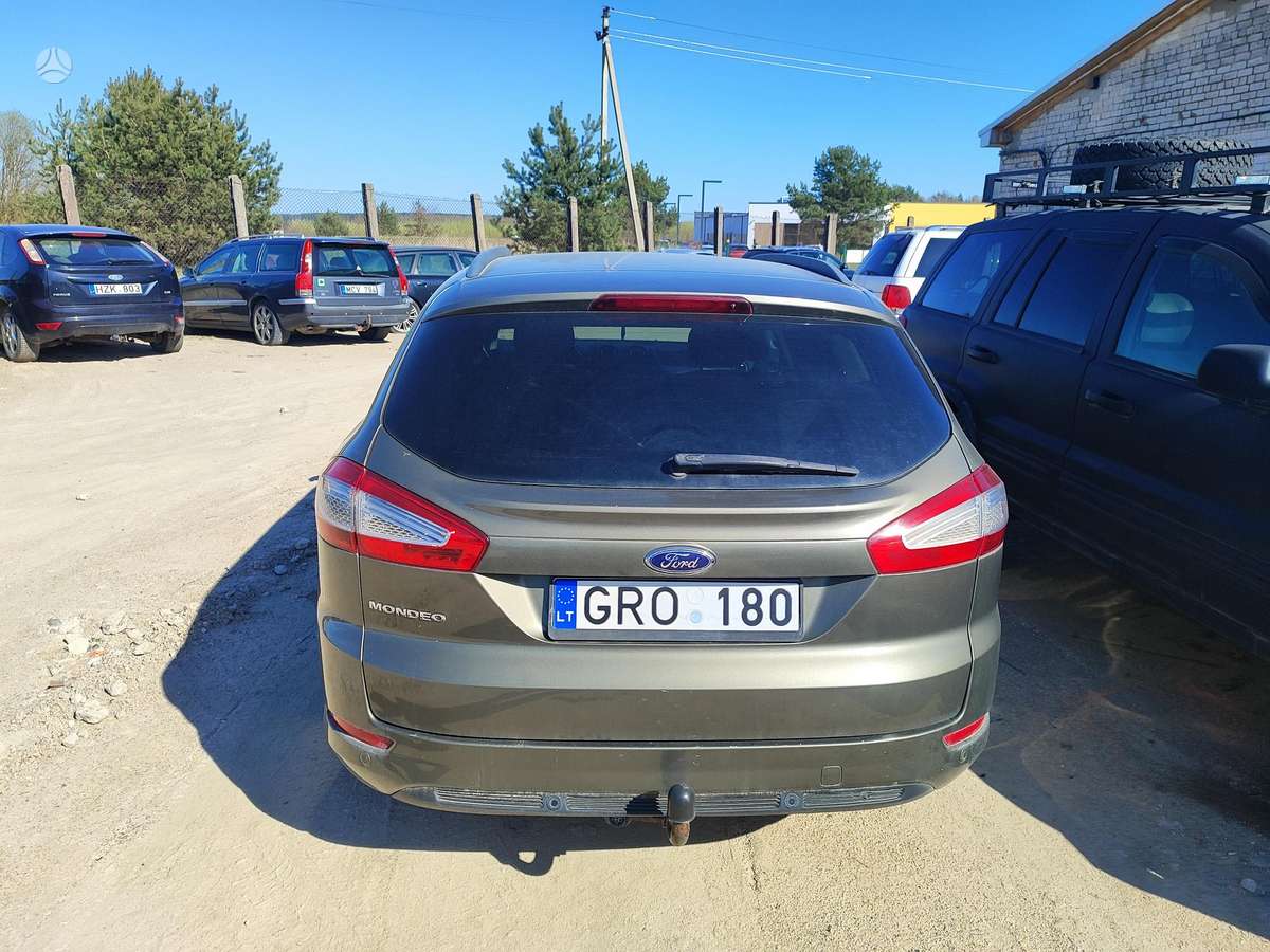 Ford Mondeo 2013 — rear view