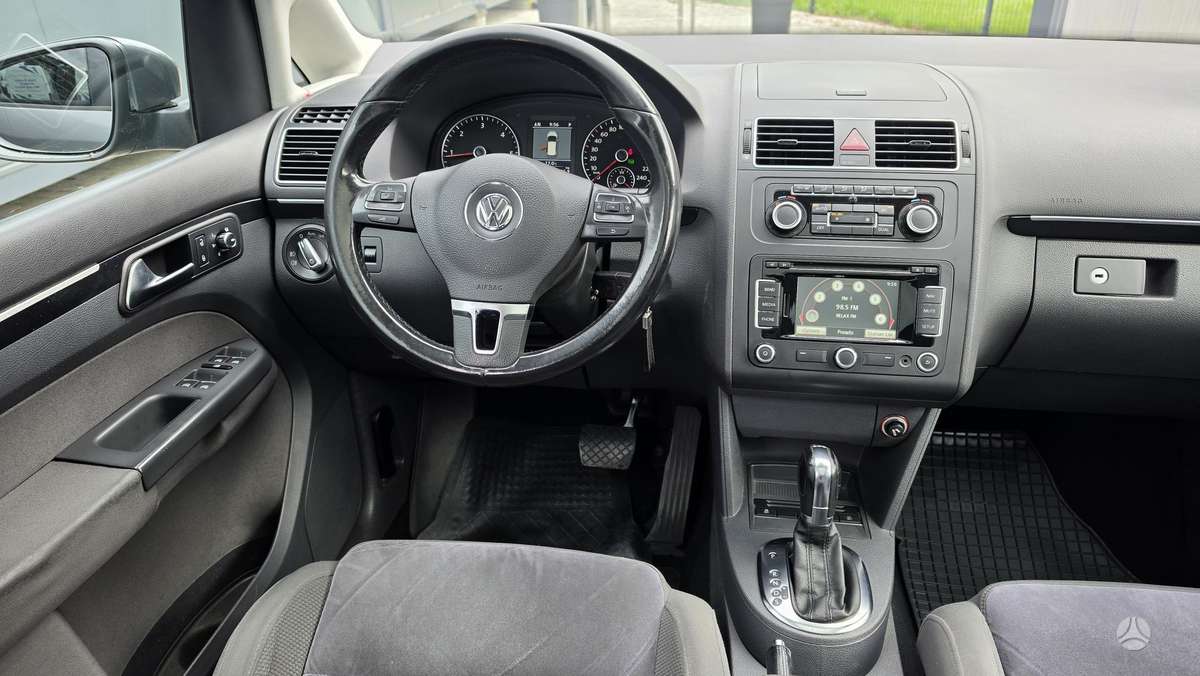 Volkswagen Touran 2011 — photo 10