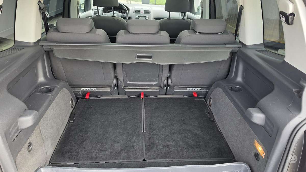 Volkswagen Touran 2011 — photo 13