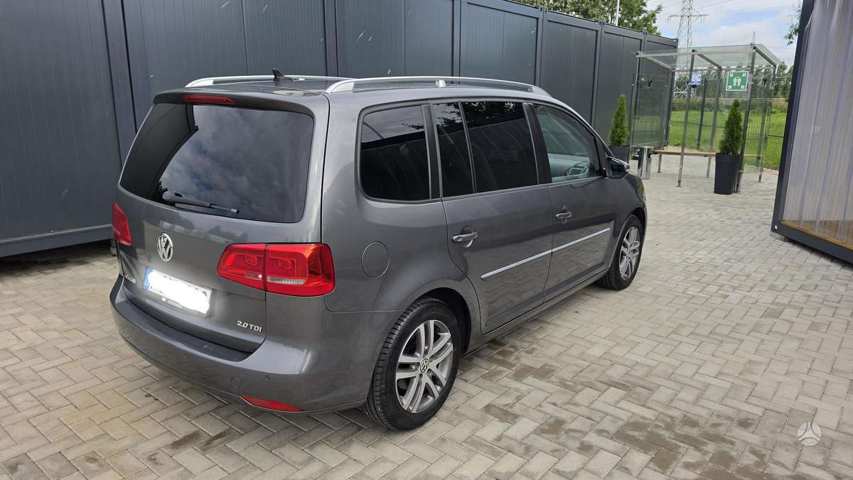 Volkswagen Touran 2011 — rear view