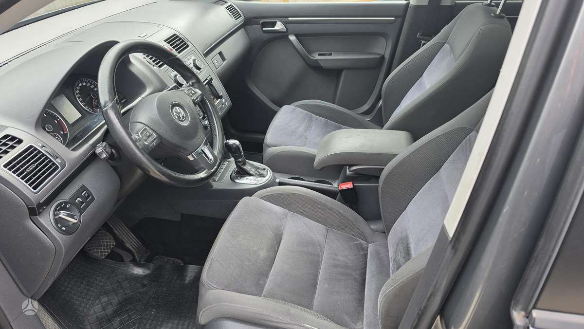 Volkswagen Touran 2011 — photo 6