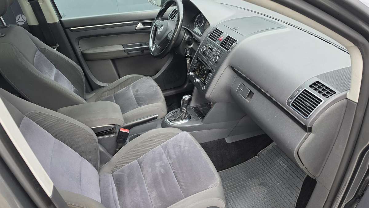 Volkswagen Touran 2011 — photo 7