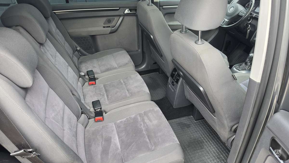 Volkswagen Touran 2011 — photo 8