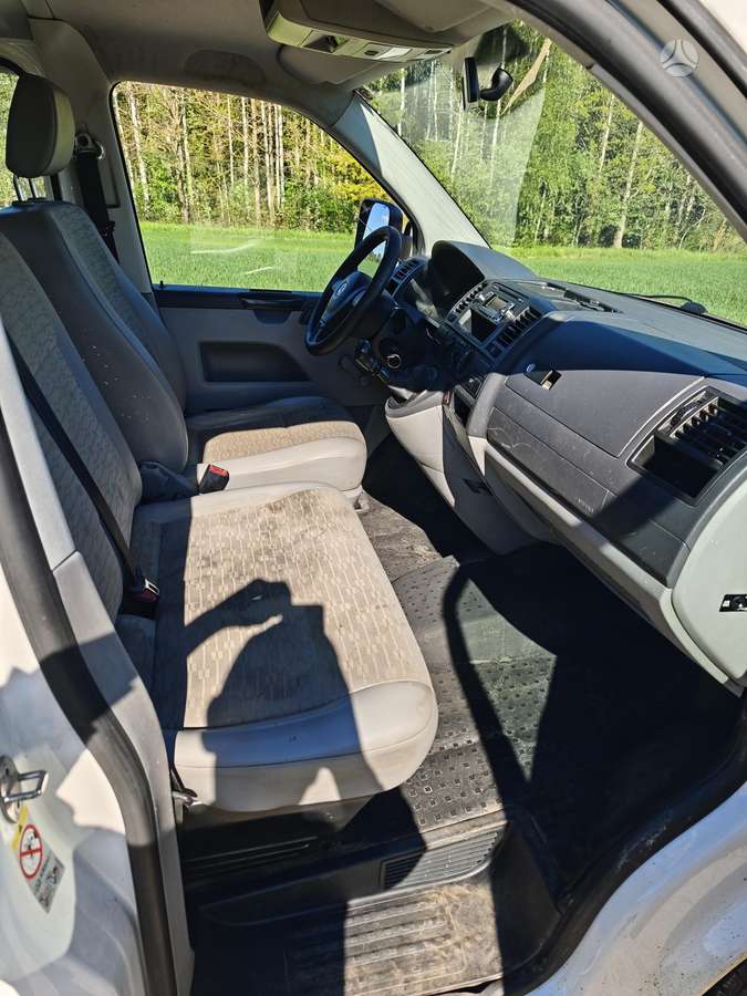 Volkswagen Transporter 2011 — photo 16