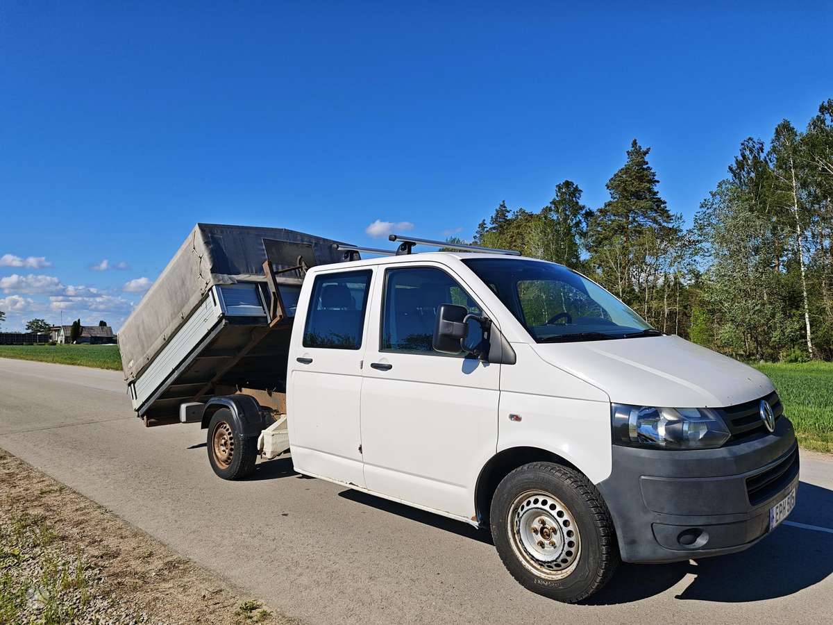 Volkswagen Transporter 2011 — rear view
