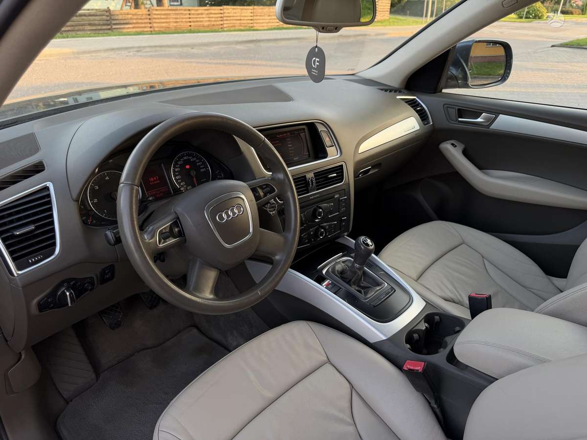Audi Q5 2010 — photo 20