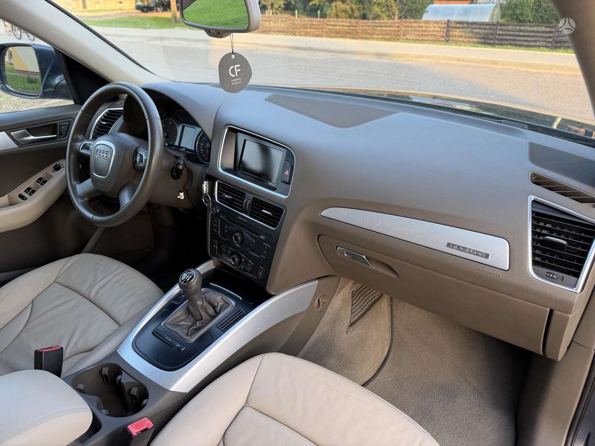 Audi Q5 2010 — photo 22