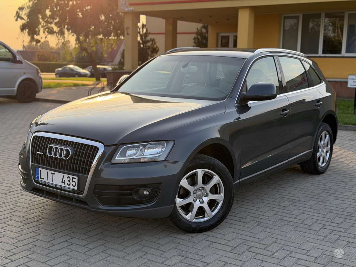 Audi Q5 2010 — interior