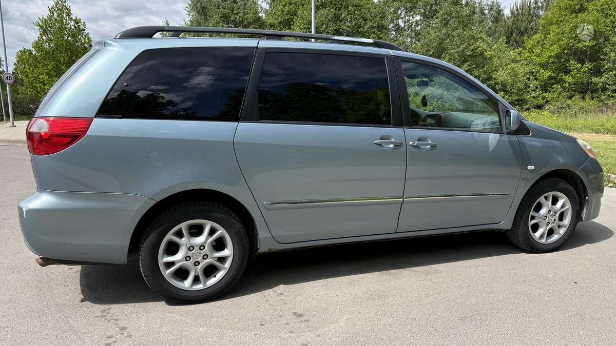 Toyota Sienna 2006 — вигляд ззаду