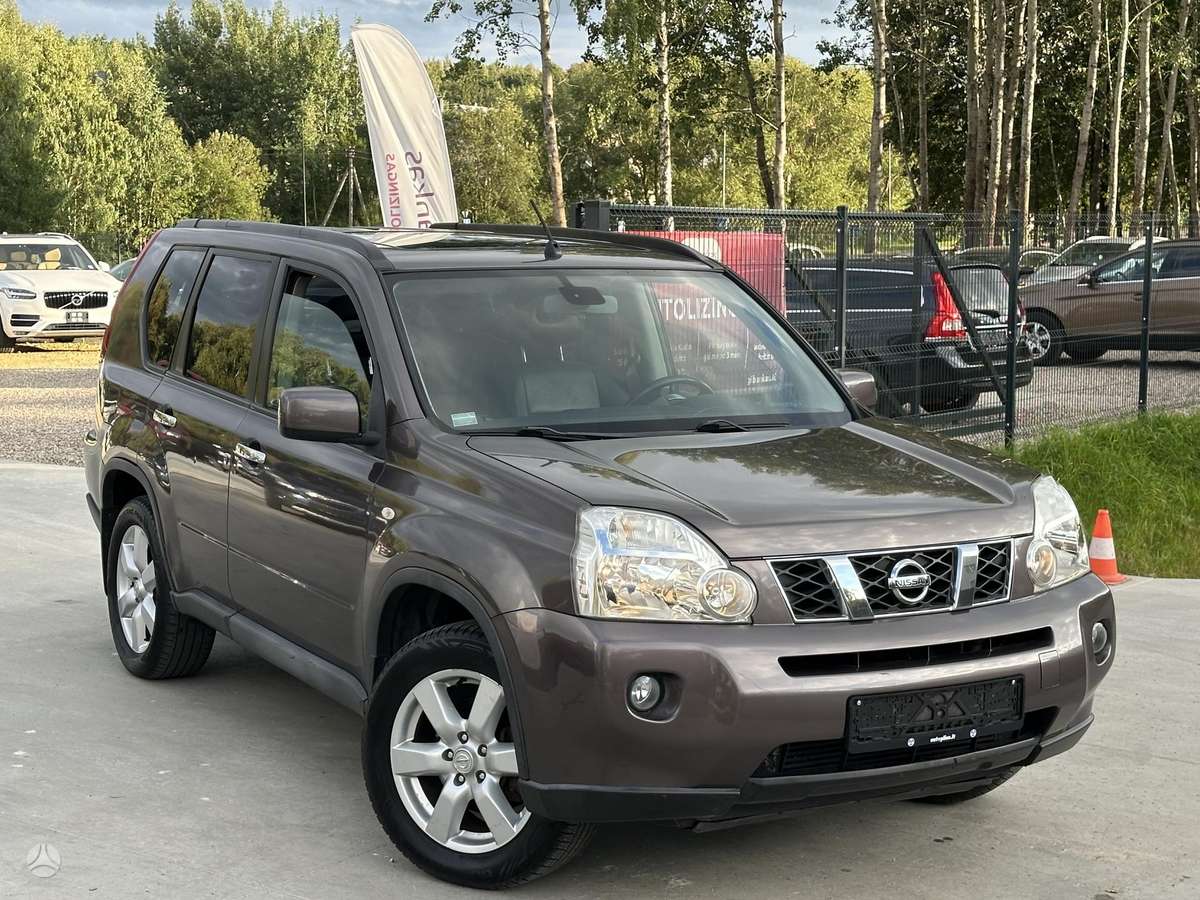 Nissan X-Trail 2009 — rear view