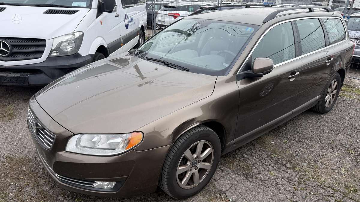 Volvo V70 2013 — interior