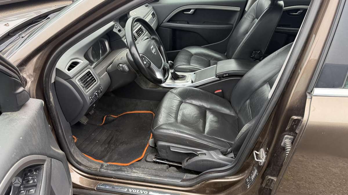 Volvo V70 2013 — photo 6