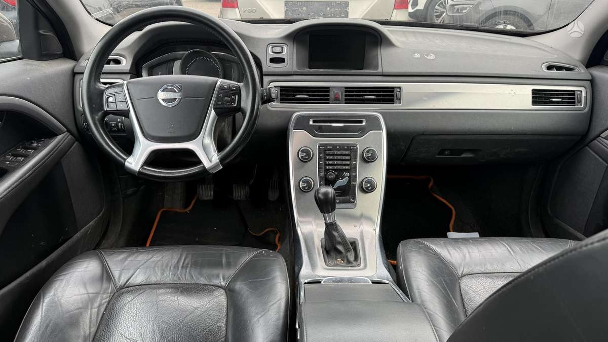 Volvo V70 2013 — photo 7