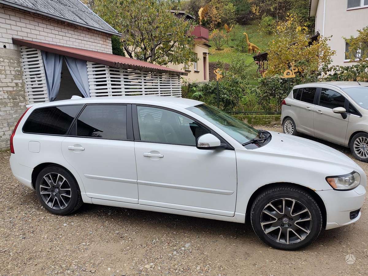 Volvo V50 2010 — вигляд ззаду