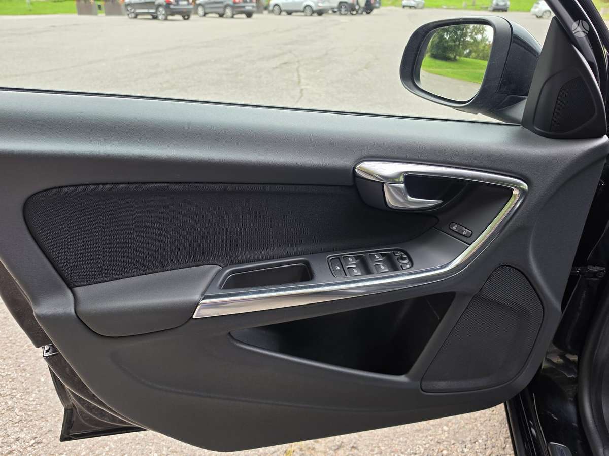 Volvo V60 2012 — photo 10