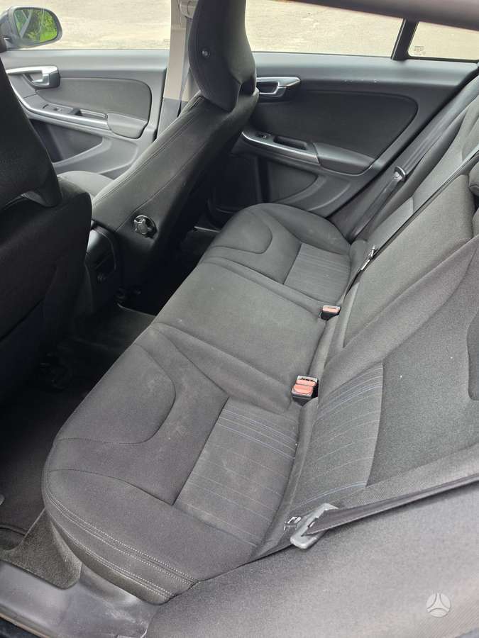 Volvo V60 2012 — photo 11