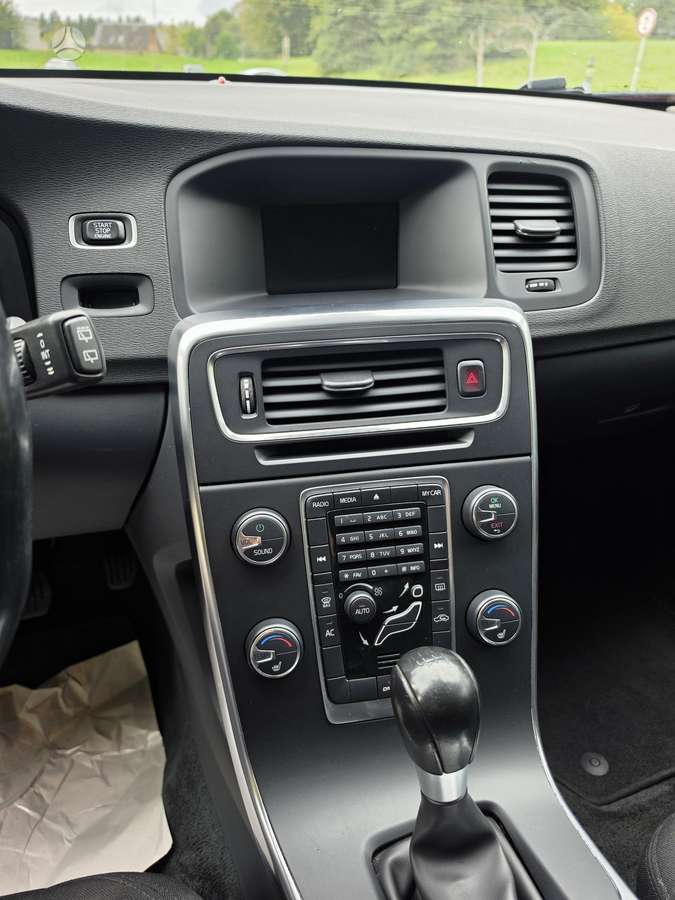 Volvo V60 2012 — photo 13